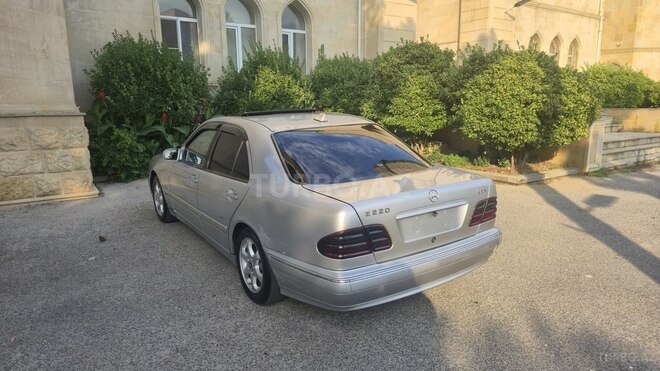 Mercedes E 220-5