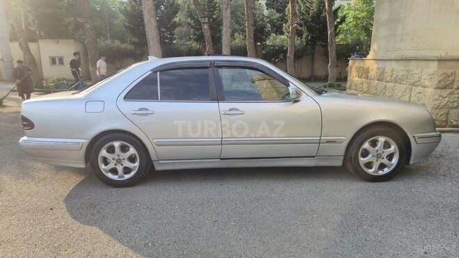 Mercedes E 220-8