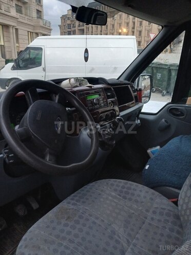 Ford Transit-5