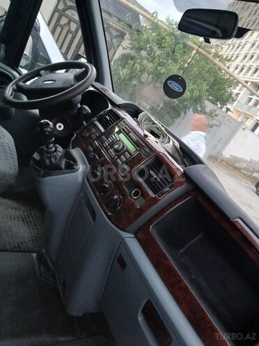 Ford Transit-4