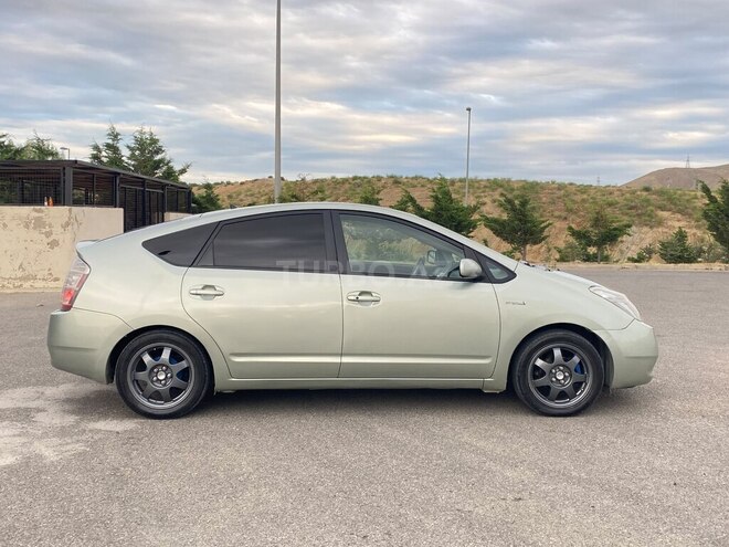 Toyota Prius-4