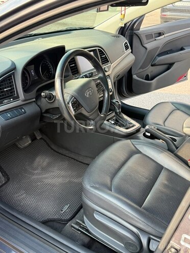 Hyundai Avante-16