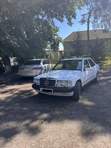 Mercedes 190-1