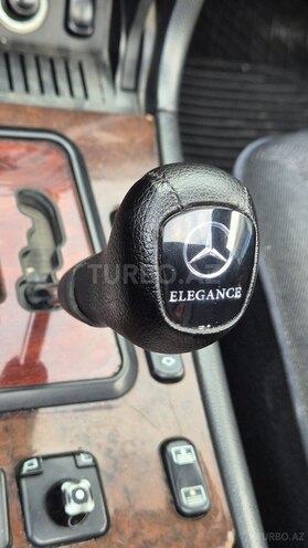 Mercedes E 220-21