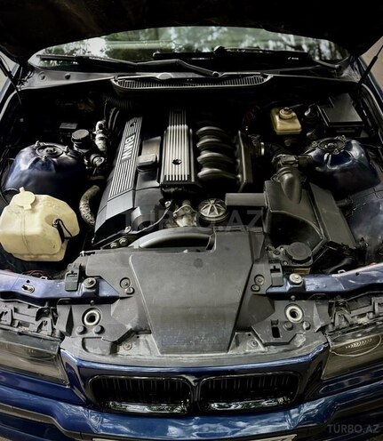 BMW 320-7