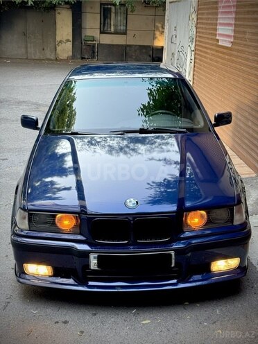 BMW 320-1