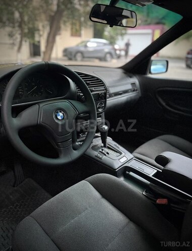 BMW 320-6
