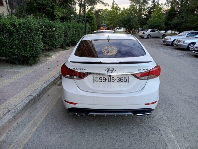 Hyundai Elantra-11