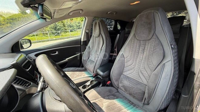 Hyundai Elantra-16