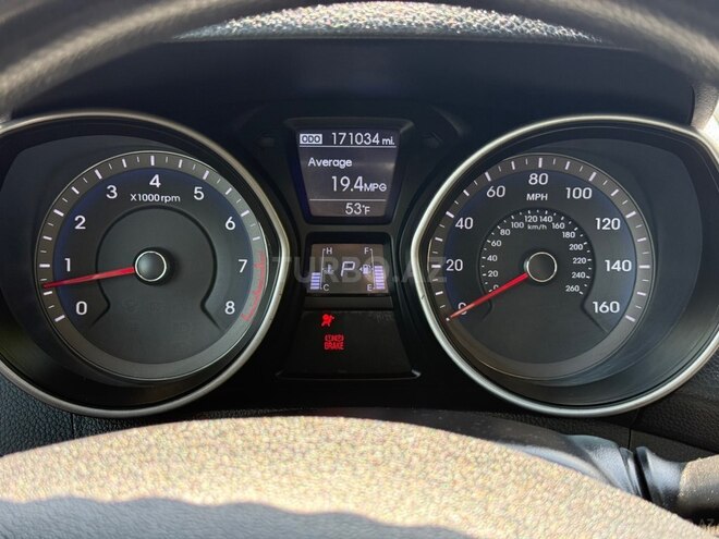 Hyundai Elantra-13