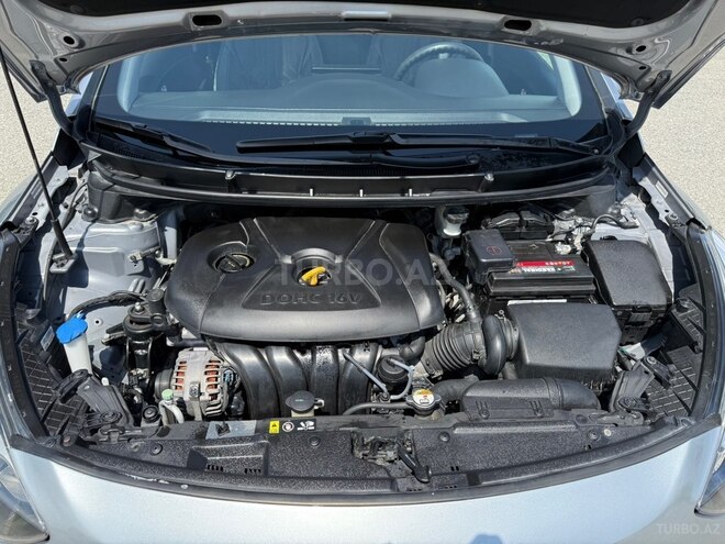Hyundai Elantra-11