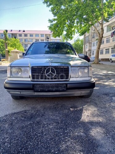 Mercedes 230 TE-1