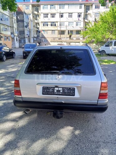 Mercedes 230 TE-5