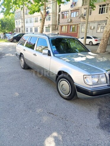 Mercedes 230 TE-8