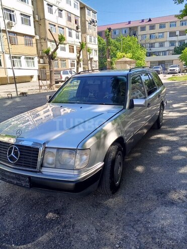 Mercedes 230 TE-9
