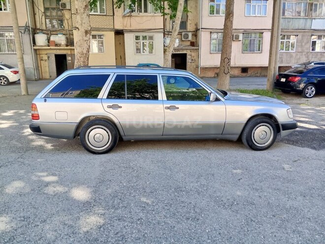 Mercedes 230 TE-7
