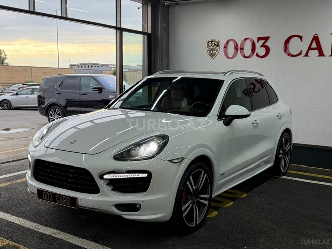 Porsche Cayenne GTS-3