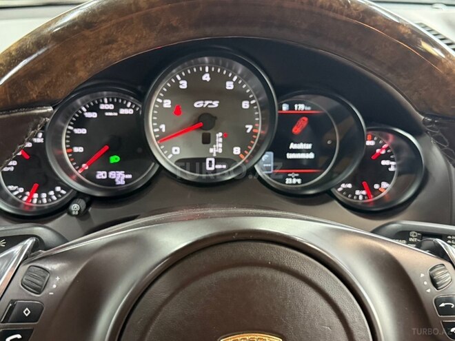 Porsche Cayenne GTS-8