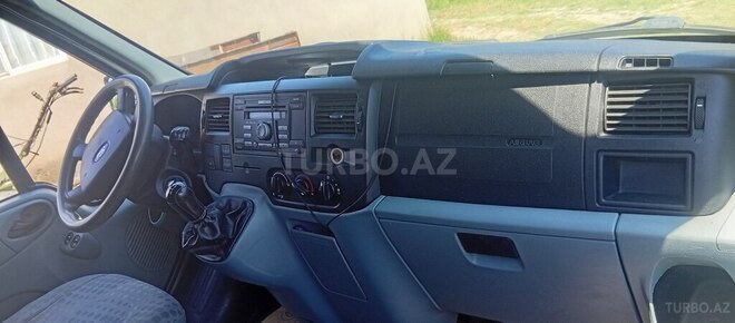 Ford Transit-5