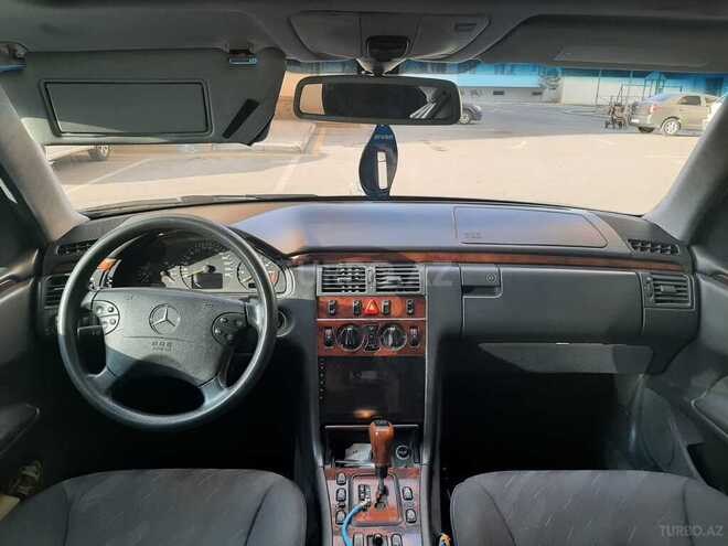 Mercedes E 200-2