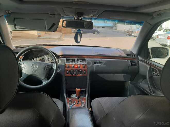 Mercedes E 200-4