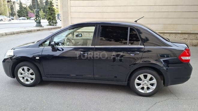 Nissan Tiida-4