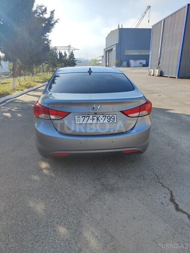 Hyundai Elantra-3
