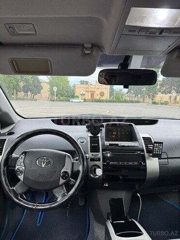 Toyota Prius-12