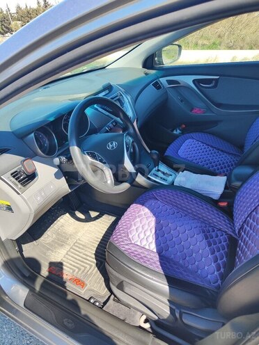 Hyundai Elantra-5