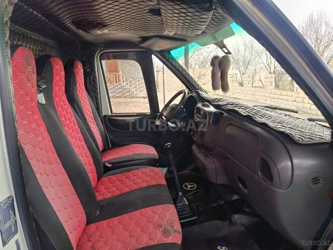 Ford Transit-9