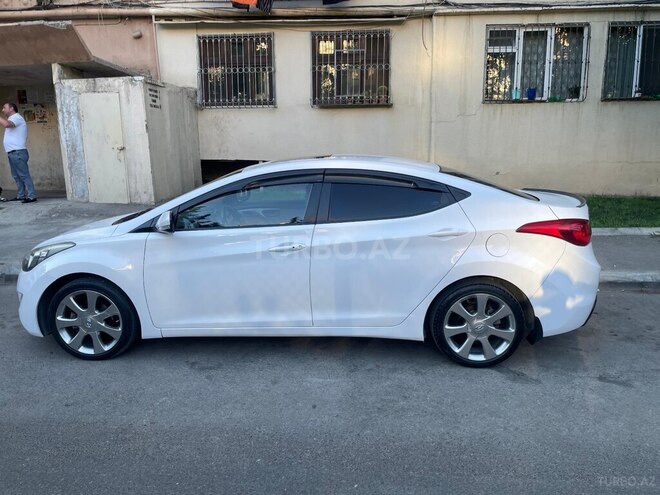 Hyundai Elantra-3