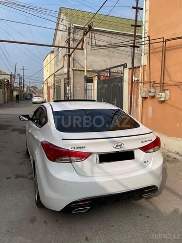 Hyundai Elantra-2