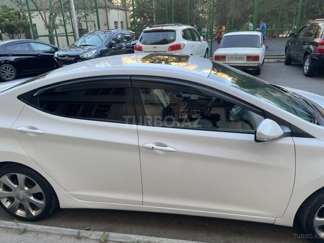 Hyundai Elantra-4