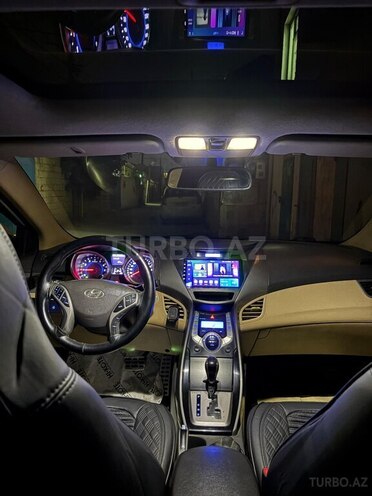 Hyundai Elantra-6