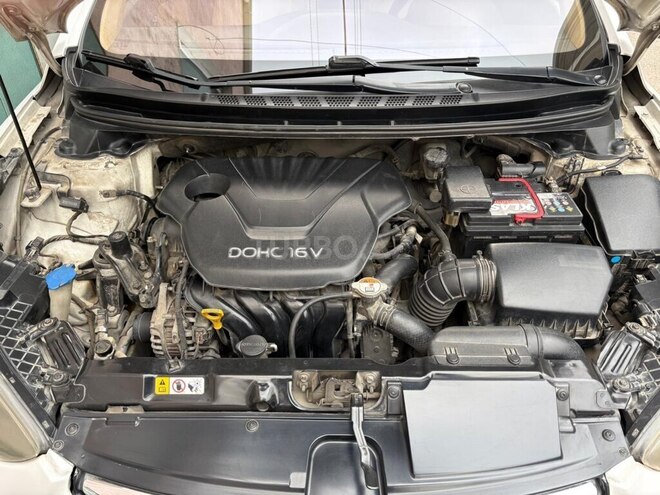 Hyundai Elantra-10