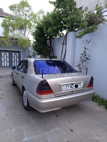 Mercedes C 220-2