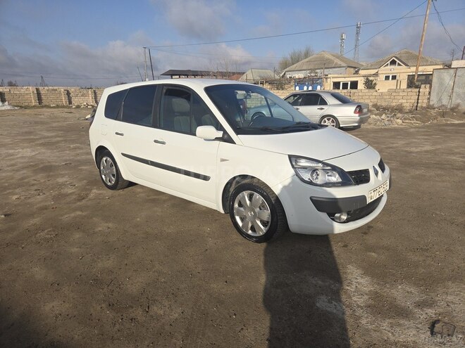 Renault Grand Scenic-5