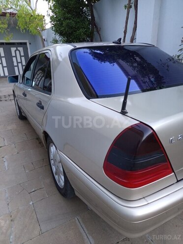 Mercedes C 220-11