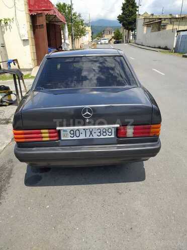 Mercedes 190-2