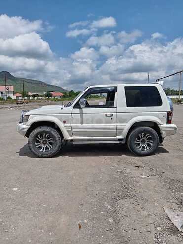 Mitsubishi Pajero-3