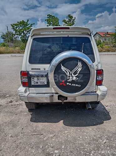 Mitsubishi Pajero-2