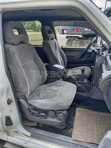 Mitsubishi Pajero-6