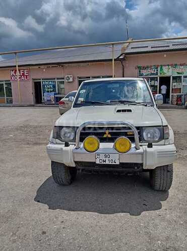 Mitsubishi Pajero-1