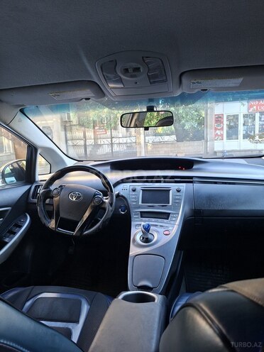Toyota Prius-3