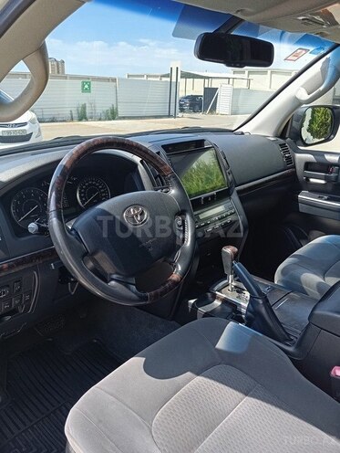 Toyota Land Cruiser-6