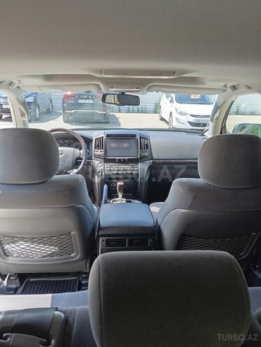 Toyota Land Cruiser-9