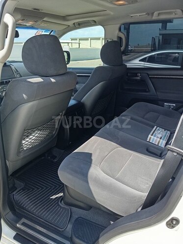 Toyota Land Cruiser-8