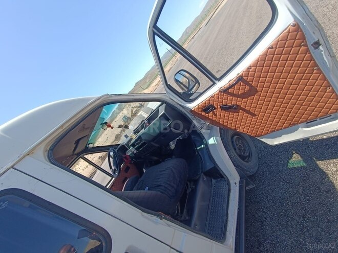 Ford Transit-8