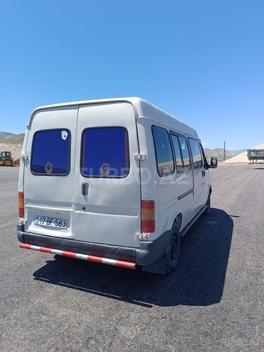 Ford Transit-4