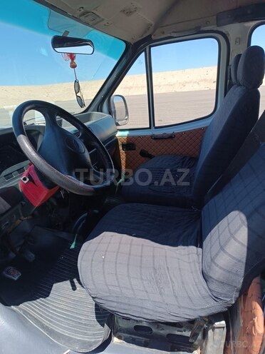 Ford Transit-10